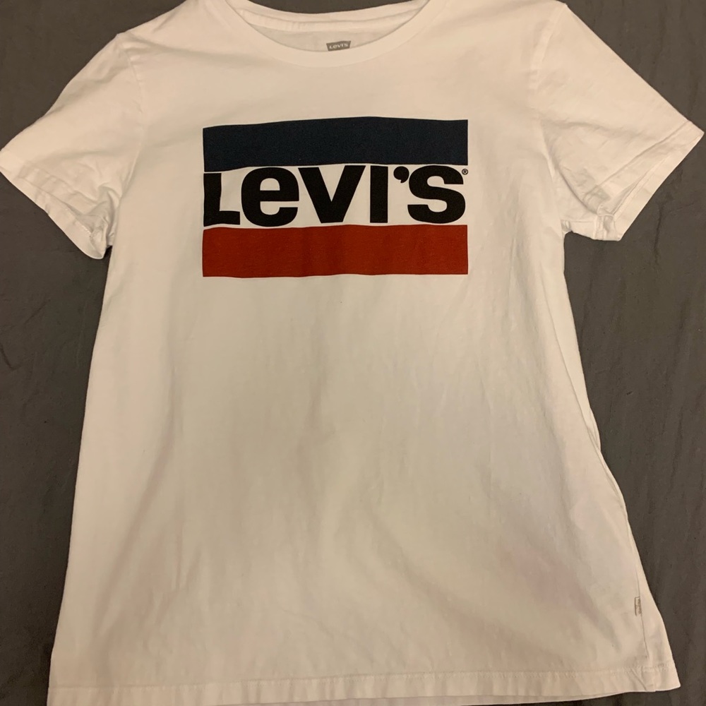 Levi’s T-shirt